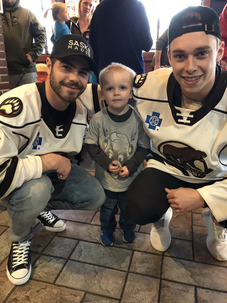leen_audrey's tweet photo. Great time @Aroogas with the @TheHersheyBears for @Running4Rachel😍🏒❤️ https://t.co/AZcTVMrbQq