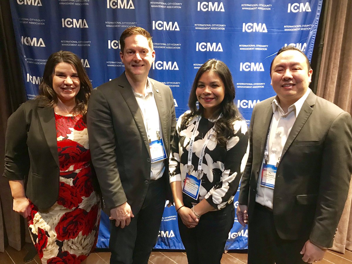 tlwinney's tweet photo. @ICMA W. Coast Conference with our @Cal_ICMA scholarship winners. Congrats to each of our awardees! #Innovation #localgovgeeks @Amandamlpanda https://t.co/7UFKeoBGKh
