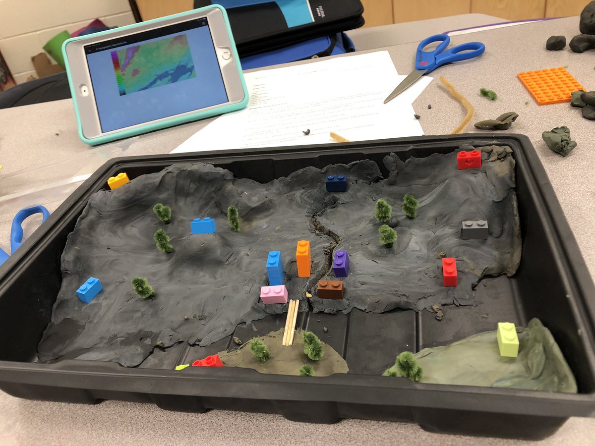 AHayes_class's tweet photo. Creating local watersheds using topographical maps and exploring water run-off in grade 8.  Hands on learning is so much fun!  @SMESBelleville https://t.co/tFW1paerkx