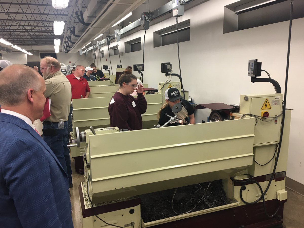CTE_Randolph's tweet photo. Dr. Gainey visited Apprenticeship Randolph candidates at orientation week - thank you for your support! @RandCoSchools @RandolphCC https://t.co/4De27Hh5BA