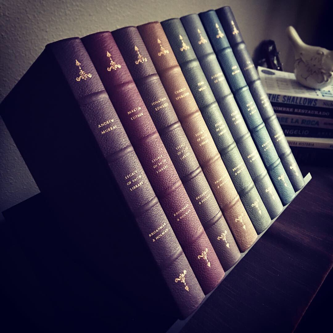 ManchegoMusic's tweet photo. Acabo de recibir esta joya que muy pronto estará en español. Legacy of Faith Library - from @BHEspanol @BHpub #andrewmurray #spurgeon #martinluther #jonathanedwards #johnwesley #Agustine #gkchesterton #johnbunyan .
.
.
#bookcollection #bookcollector #learherbookmarks https://t.co/3XavIruaDu