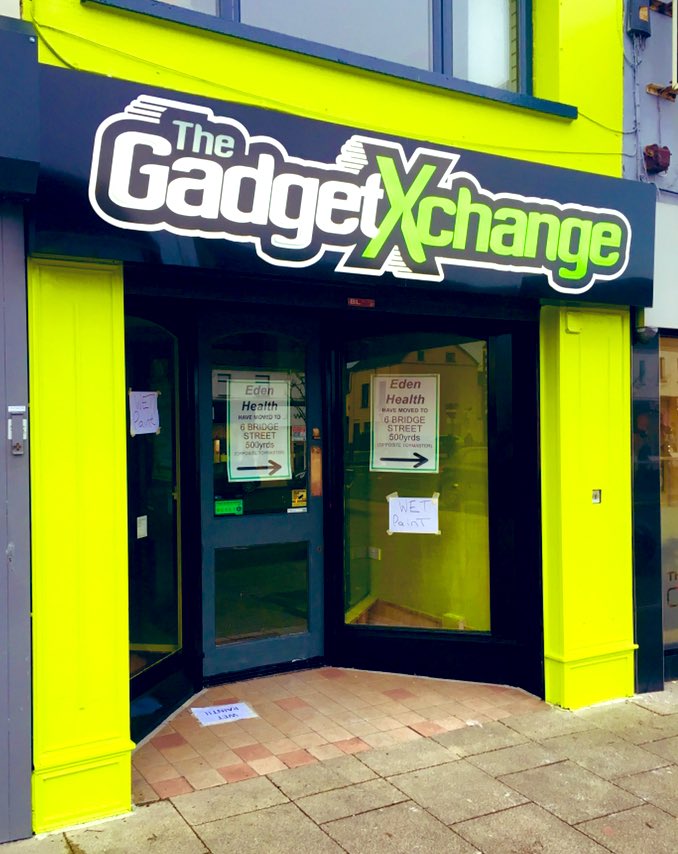 DigitalDesigns9's tweet photo. This is the sign you have been waiting for...Our latest sign to be installed at The Gadget Exchange Banbridge👌🏼 🙈 #gadgets #signage #banbridge #wecare #design https://t.co/rTYC75m5Dh