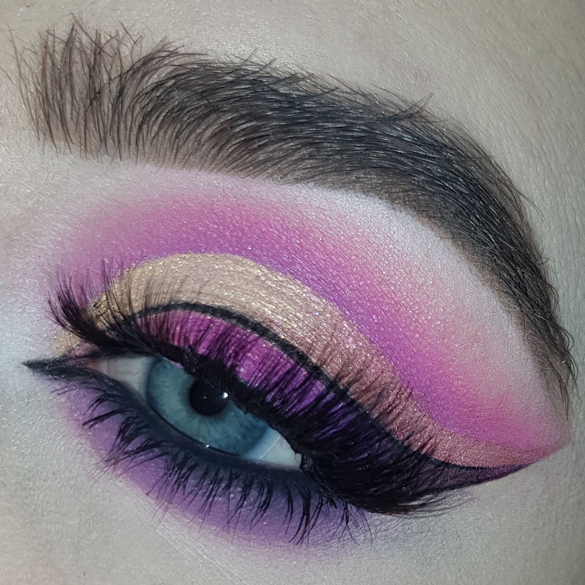katlouiabeauty's tweet photo. Anastasia Beverly Hills Riviera 💜
#abhriviera #abhbrows #WeAreBrows #AnastasiaBeverlyHills https://t.co/d2zATKBSXS