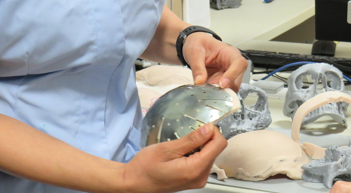 EnvisionTEC's tweet photo. Learn how #3Dprinting is revolutionizing the production of titanium #cranioplasty for St Georges #maxillofacial laboratory. #EnvisionTEC #3Dprinters #dentalimplants #denturebases #digitalmanufacturing https://t.co/BprD3vaYHT https://t.co/hjCHu1r1Dc