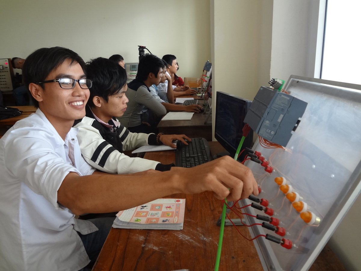 WB_AsiaPacific's tweet photo. How can #Vietnam capitalize on global best practices to transform its under-performing tertiary education? Watch here: https://t.co/AnaRQkOBKm https://t.co/qO2SqnpEaE