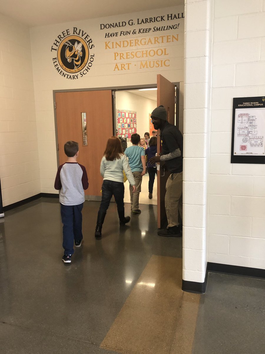MeganRivet's tweet photo. Does your facilities company open doors for kids while passing out high fives?! #oursdoes #tdgfacilites  #KidsDeserveIt @3RiversCOO @jacketSupt https://t.co/OEDuofdrPm
