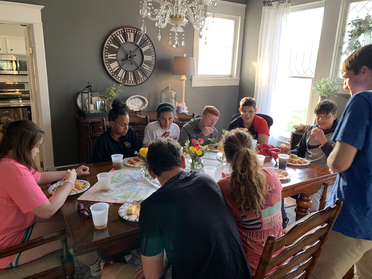 ham_283's tweet photo. #MHSDogs Dogs and Lady Dogs tennis team enjoying a team dinner hosted by the Byas and Boles families. Thank you very much. https://t.co/yZWPGrZjRx