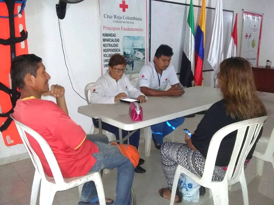 CruzPutumayo's tweet photo. En #PuertoAsís #ValleDelGuamuez se dio apertura al programa de Restablecimiento de Contacto Familiar (RCF) con la colaboración de @CICRColombia @CruzRojaCol El programa busca facilitar el contacto de los migrantes con sus familiares en los países de origen. https://t.co/TIiXMULwC7