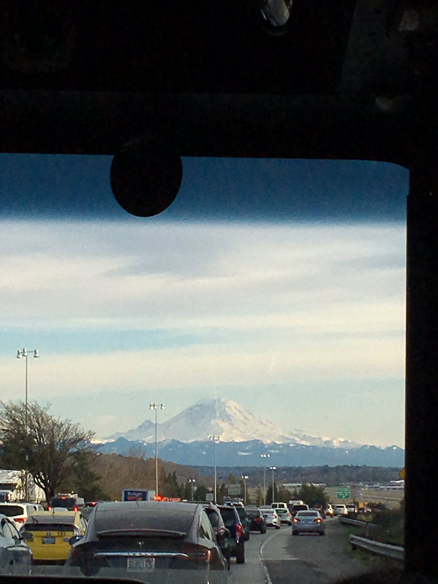 lilkaraokediva's tweet photo. I guess if SB I5 is slow, the view makes up for it :) #MtRainier @kcmetrobus #busview #iphoneSE #iphonephotography, #unfiltered https://t.co/spZLVr7i5B