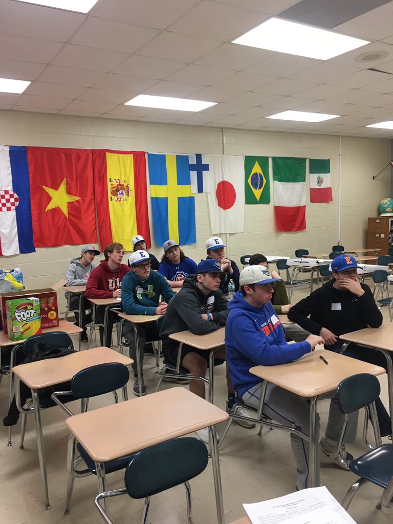 EdwardsburgPSF's tweet photo. Baseball team steps to the plate to volunteer! #phoneathon #edwardsburg https://t.co/Xmsmq4SnYQ