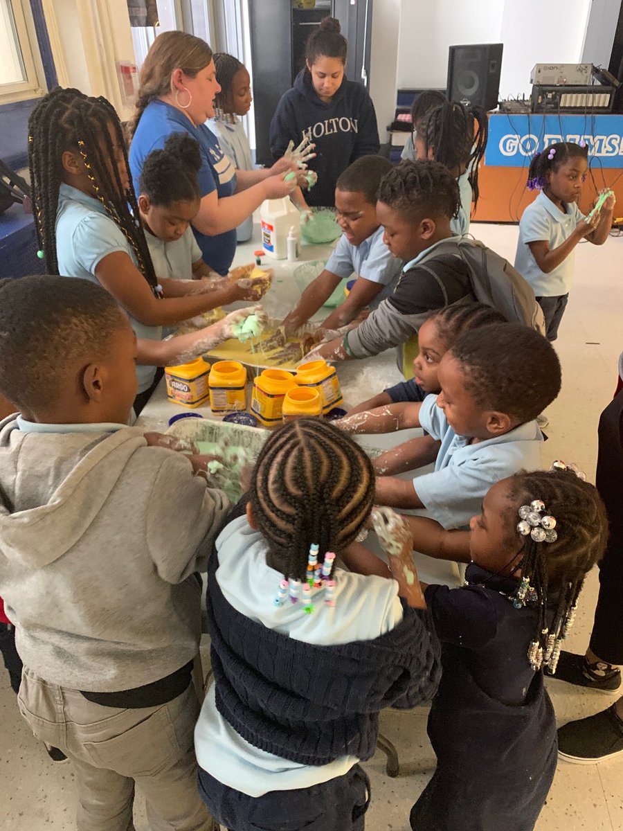 BES2012LLC's tweet photo. Our very own Read Across America Month is still going strong as our afterschool staff hosted a Dr. Seuss Night for our Afterschool students. ⁦@afterschool4all⁩ ⁦@dcpublicschools⁩ ⁦@EnrollDCPS⁩ ⁦@ward8edcouncil⁩ ⁦@GarfieldServes⁩ #ReadAcrossAmerica https://t.co/WS1SVilWfN