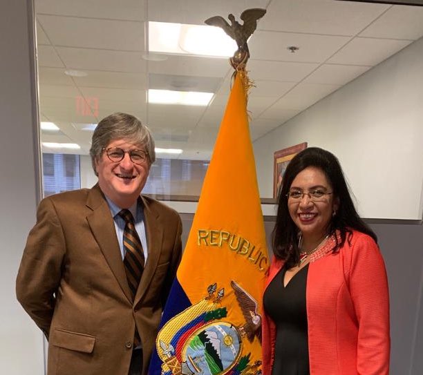 RuthPalaciosEc's tweet photo. Esta tarde, me reuní con el Embajador de Ecuador en Washington, Francisco Carrión, quien nos ofreció toda su ayuda, capacitaciones y distintas herramientas para que desde @FiscaliaEcuador sigamos trabajando contra la corrupción. https://t.co/WR4Q9e5dcJ