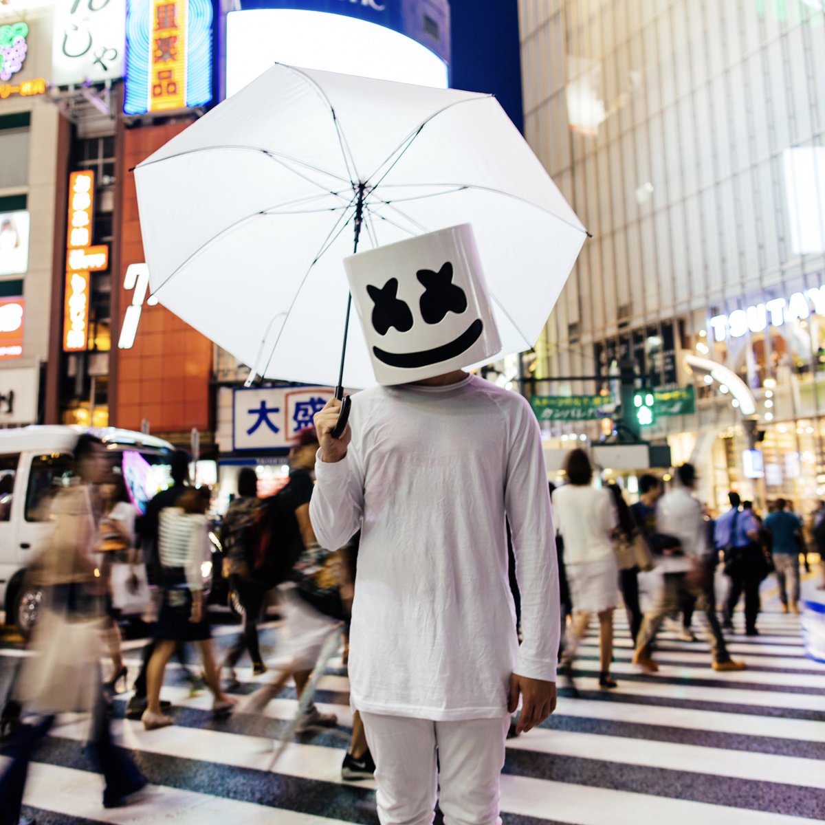 marshmello's tweet photo. Mellogang Japan, can’t wait to see you this weekend at my shows! 🇯🇵- https://t.co/KEvCKCwiNU https://t.co/0eyMmZeeiZ