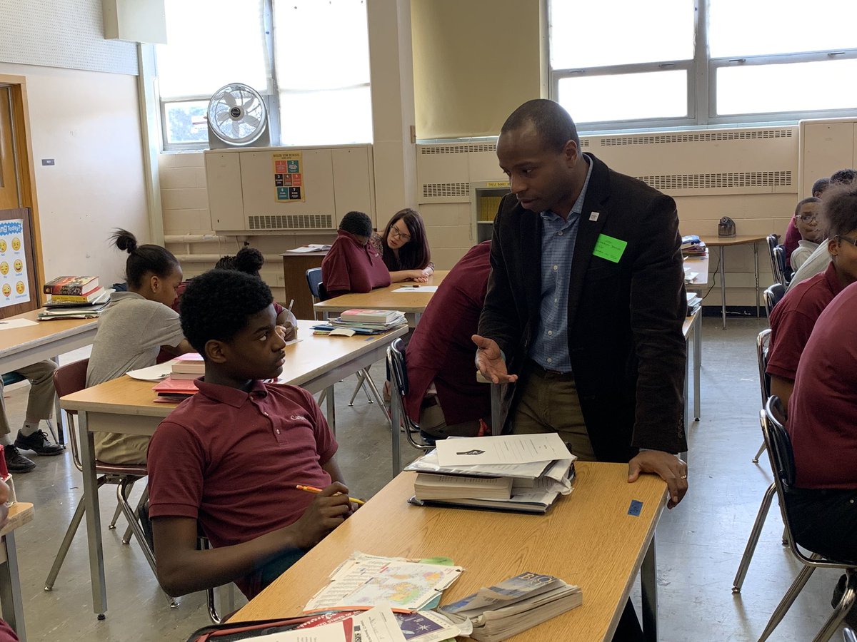 carmen_schools's tweet photo. 6th graders talked leadership and celebrated TFA Week with special guests Alderman @Chevy_Johnson and Walter Bond from @tfa_mke #empoweringyouth #empoweringteachers https://t.co/loABflKrpM