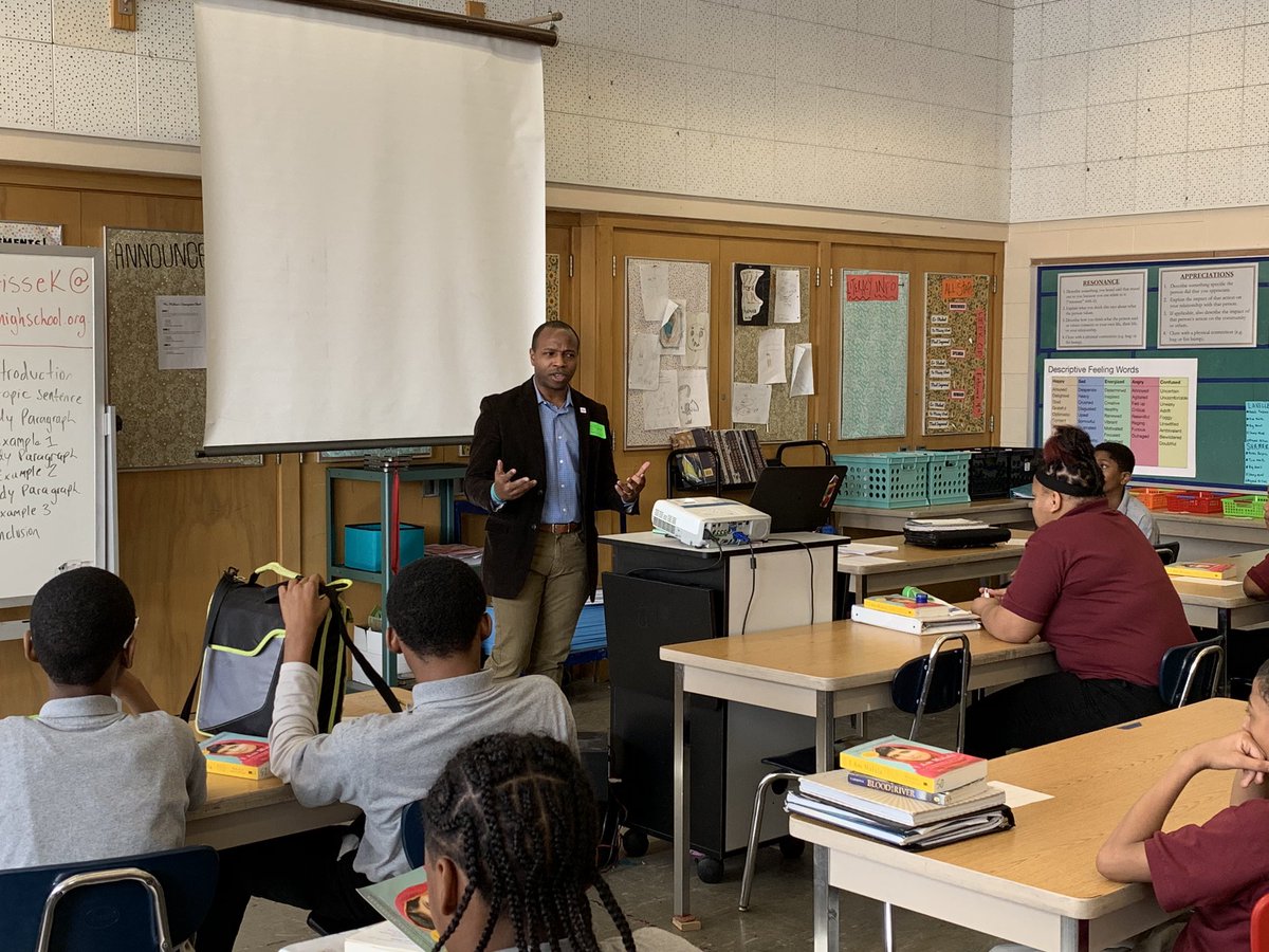 carmen_schools's tweet photo. 6th graders talked leadership and celebrated TFA Week with special guests Alderman @Chevy_Johnson and Walter Bond from @tfa_mke #empoweringyouth #empoweringteachers https://t.co/loABflKrpM