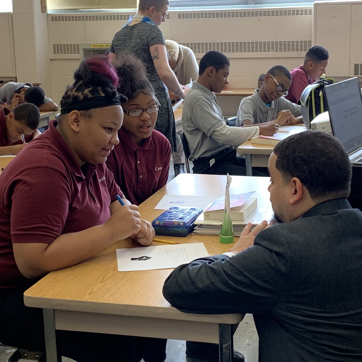carmen_schools's tweet photo. 6th graders talked leadership and celebrated TFA Week with special guests Alderman @Chevy_Johnson and Walter Bond from @tfa_mke #empoweringyouth #empoweringteachers https://t.co/loABflKrpM