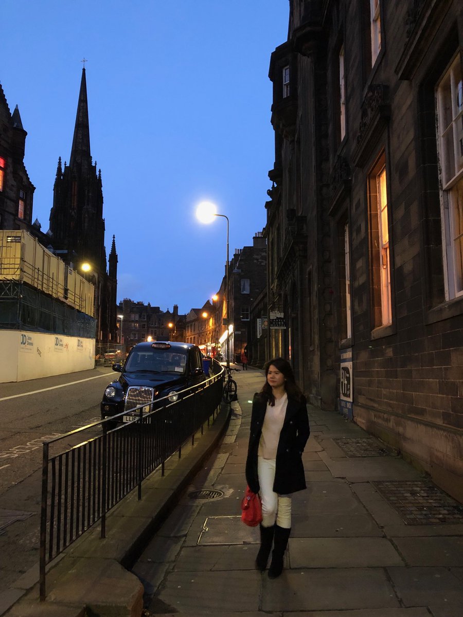 RiscaSyanne's tweet photo. Falling in love with this city #Edinburg #Scotland #ScotlandBuild https://t.co/WynkpyzuQC