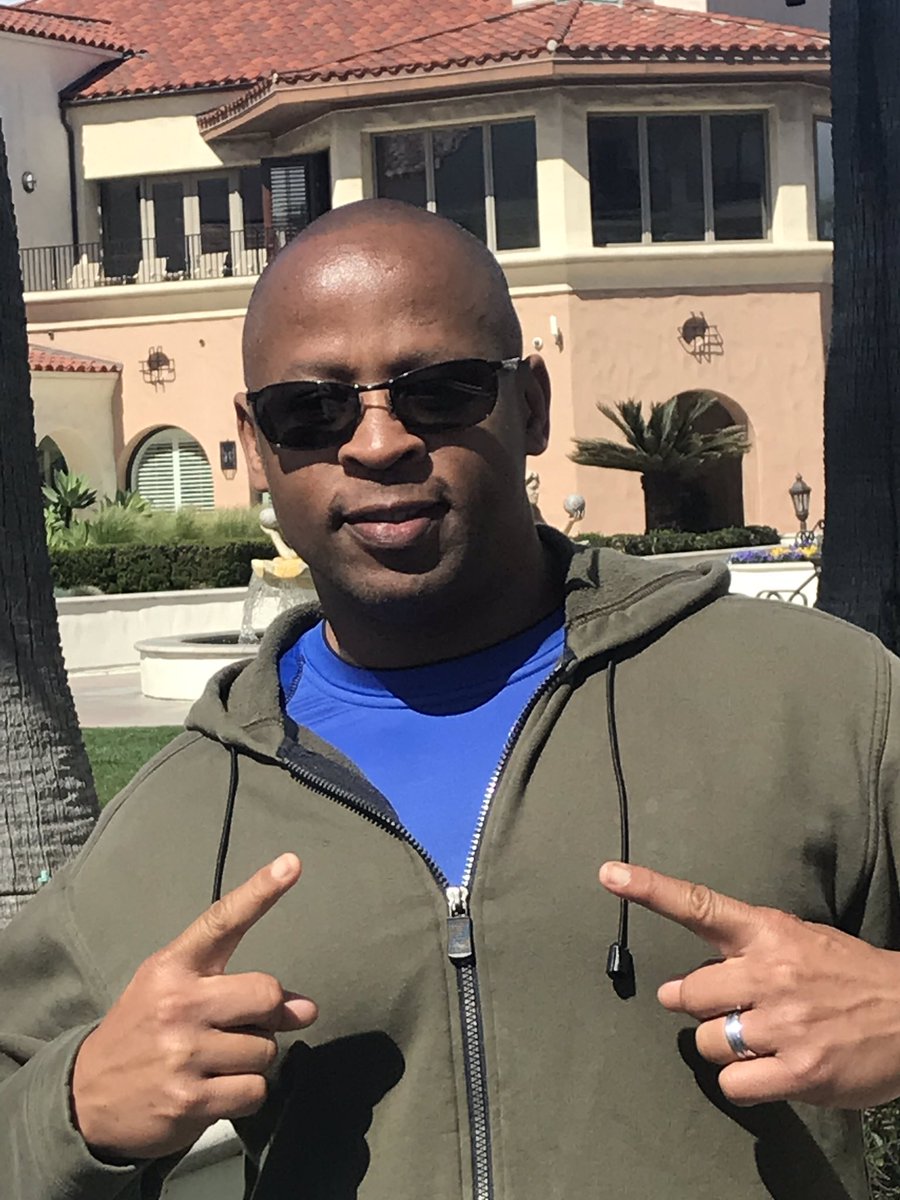 ChrisLWrightSr's tweet photo. Feeling good in tha neighborhood!!! #2019AT&amp;TSummit #HuntingtonBeach @Sd10Chris @christopherduo @WeAreSD12 @normaldoyle https://t.co/CI6yaJsEzs