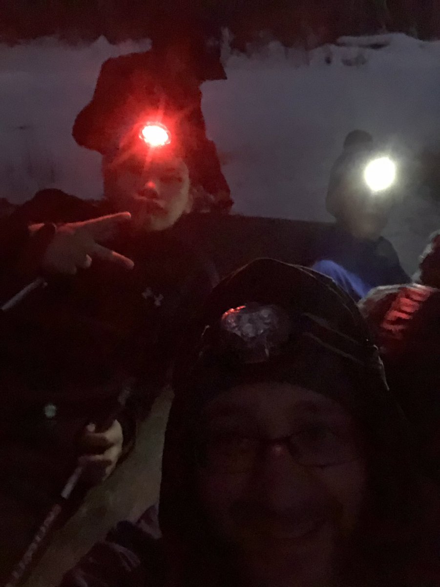 MrHartmangr8's tweet photo. Night ski dream team. #frontofthepack @stmarysyorkton https://t.co/BRxtkEU4Tj