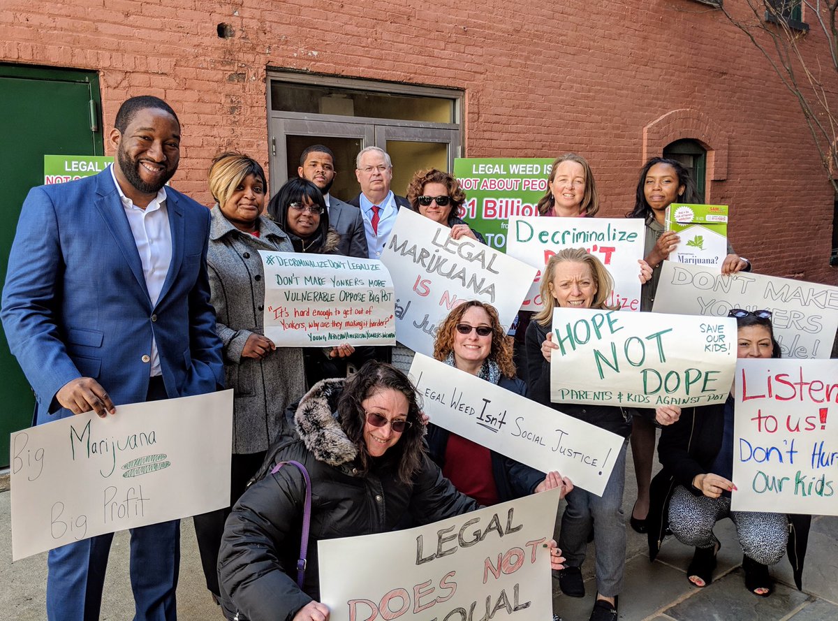 juliepkillian's tweet photo. Thanks to the great crew who gathered in Yonkers today to educate our legislators and community on the dangers of legalized marijuana.  ⁦⁦@AbuAedwards⁩ ⁦@JosephPinion⁩ ⁦@RussKamer⁩ ⁦@learnaboutsam⁩ https://t.co/PwkAu4BObk