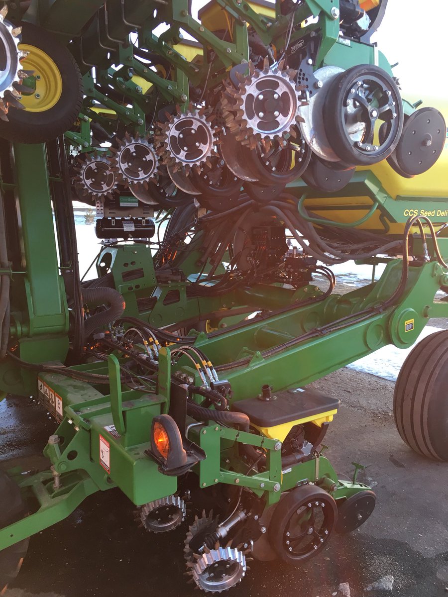 KrisBrekken's tweet photo. We really enjoyed working on this DR24NT! A little different bar config, but the guys at RDK were up for the challenge. It’s ready for #plant19 #planterinyourshed #precisiondelivered #justplantbaby #happygrower @precisionplant @mgroveppt_matt https://t.co/8QsfHGC29B