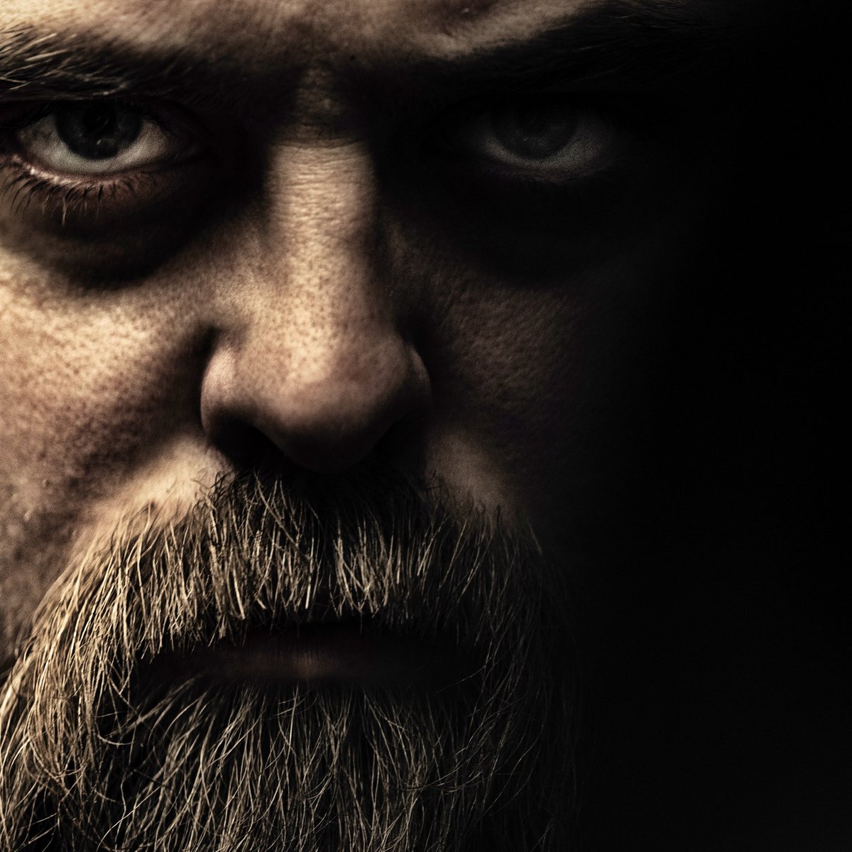 TheChris_Fox's tweet photo. Day 1 as I begin the #365photochallenge ,  taking a photo every day.
This #viking -like self-portrait was taken on my #canon5dmarkiv in my bathroom mirror.
One down, 364 to go! #365daychallenge #selfportrait #selfportraitphotography #vikings #beard #bearded #beardpower https://t.co/3YvpV10FiB