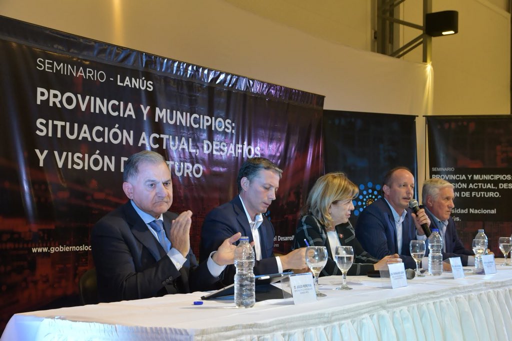 Andreswatsonok's tweet photo. Hoy participé en el Seminario Provincia y Municipios: situación actual, desafios y vision de futuro, donde se abordaron temáticas como justicia, reforma municipal, políticas de género y salud, economía social, entre otras. #GobiernosLocalesLanús https://t.co/g1dWRAZbfU