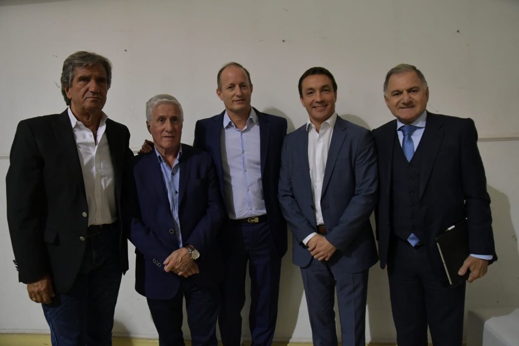 Andreswatsonok's tweet photo. Hoy participé en el Seminario Provincia y Municipios: situación actual, desafios y vision de futuro, donde se abordaron temáticas como justicia, reforma municipal, políticas de género y salud, economía social, entre otras. #GobiernosLocalesLanús https://t.co/g1dWRAZbfU