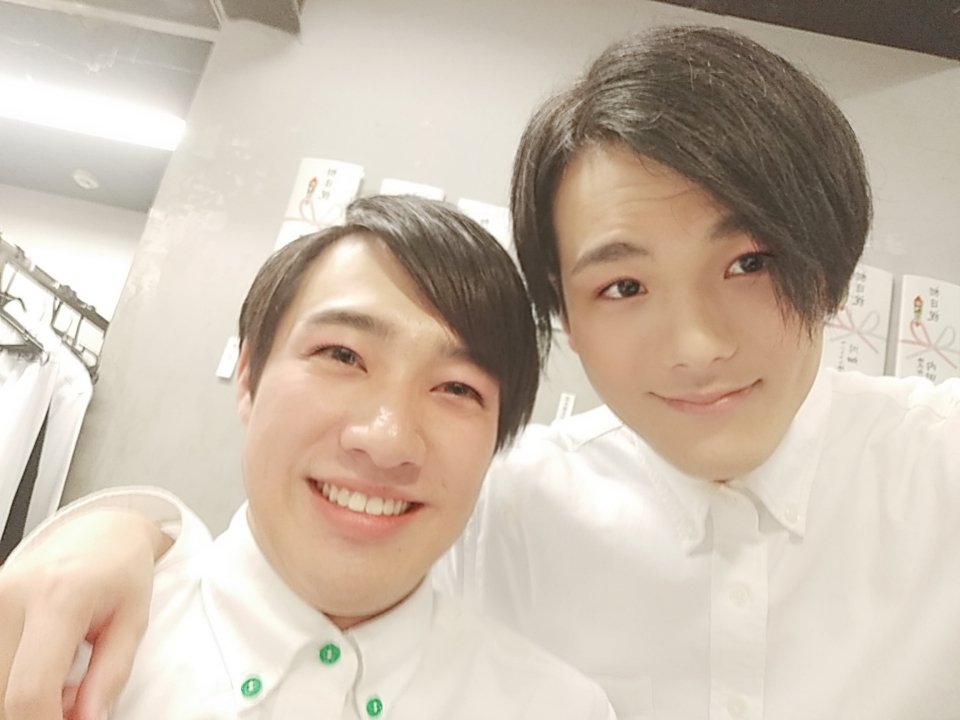 mononeko02's tweet photo. 公演7日目！
まだまだ元気いっぱい
若手俳優らしい熱量を
皆さまにお届けしまっす！！

写真はBキャストのたいきちと
村越くん！
一緒に頑張りましょー！！！ https://t.co/YtKZRFuD7B
