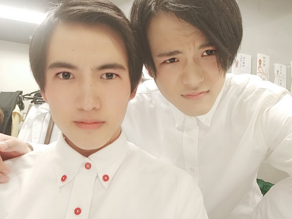 mononeko02's tweet photo. 公演7日目！
まだまだ元気いっぱい
若手俳優らしい熱量を
皆さまにお届けしまっす！！

写真はBキャストのたいきちと
村越くん！
一緒に頑張りましょー！！！ https://t.co/YtKZRFuD7B