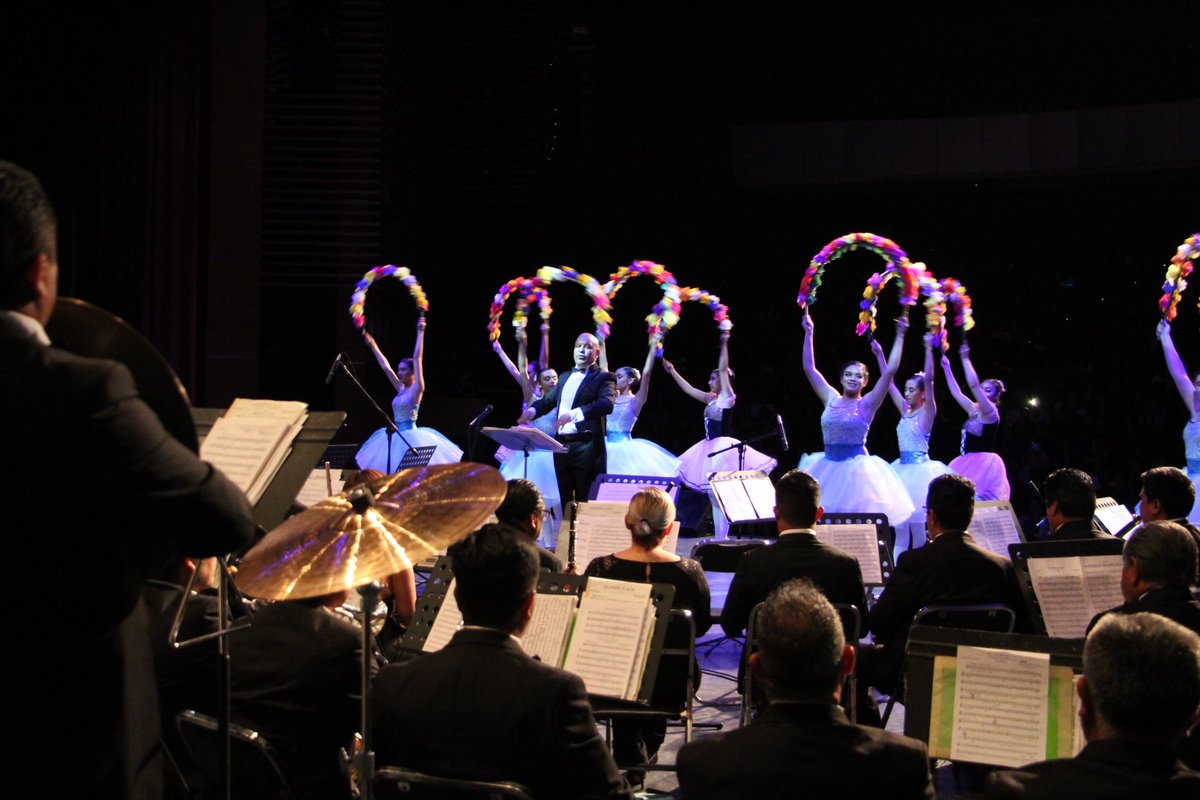 CulturaHidalgo's tweet photo. Ya comenzó el #MagnoConcierto por el 118° Aniversario de la Banda Sinfónica del Estado de Hidalgo en el Auditorio @GotaDePlata_. 👏
📯 #OrgulloDeHidalgo https://t.co/zPU48AiCp1