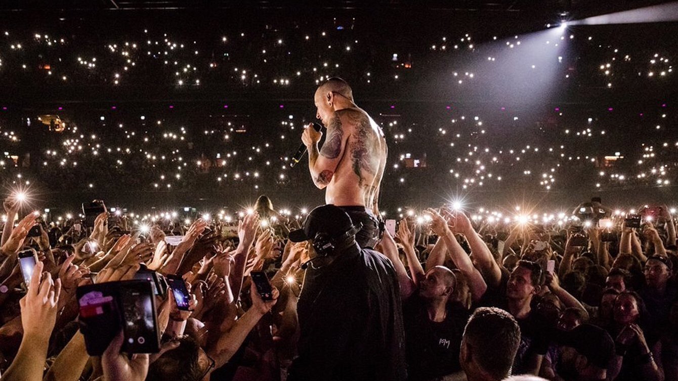  Ladies and Gentlemen make some noise for Chester Bennington! Happy Birthday Chester 