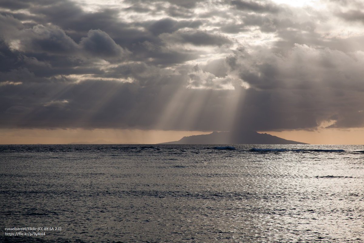 We also published "Search and destroy", a piece by <a href="/elisooker/">Eli Sooker</a> about New Zealand's Little Barrier Island and the intrepid band of volunteers who keep it weed-free

lateralmag.com/articles/issue…