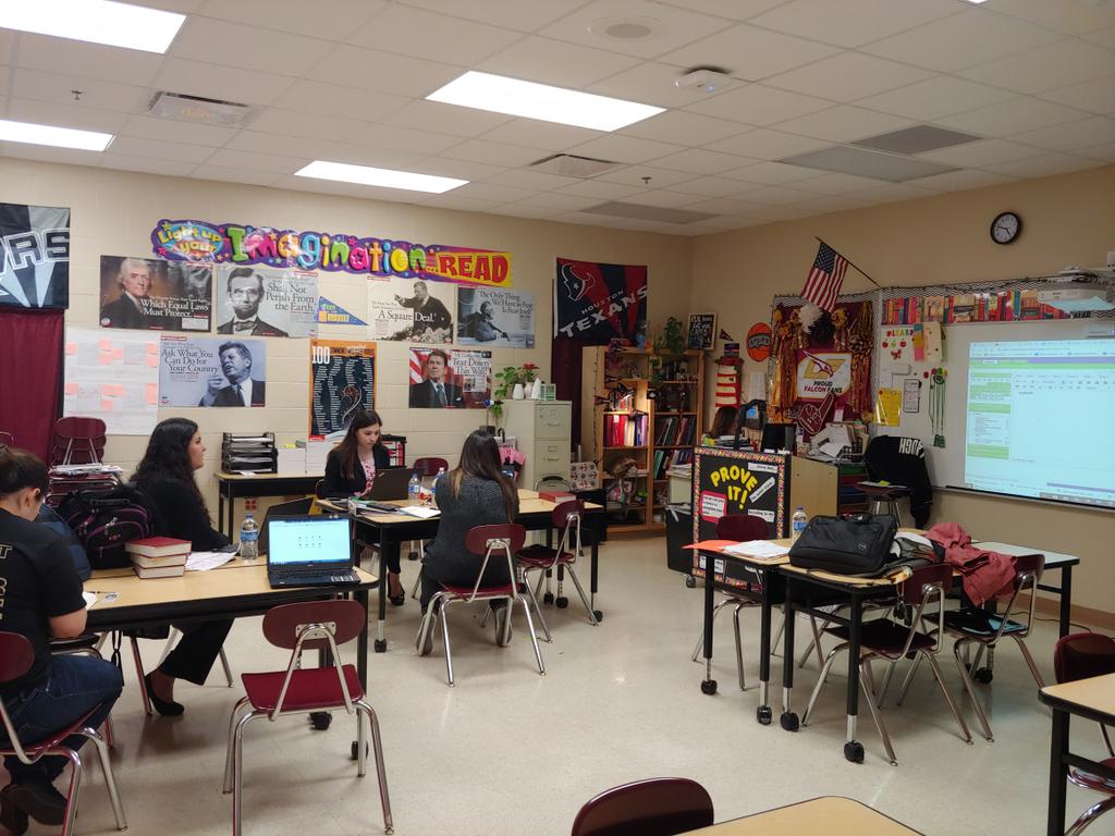 TheJaneGonzalez's tweet photo. Eng 1 writers and @caraveo_yaitzma collaborating on  Eng 1 Curriculum Guide Tango Shells @pearlhermosa @adgarcialfu @Evans_LFU @Classy_Gal_ @cramos_lfcisd @vlondrie @CspellaneLfcisd https://t.co/t5Dzn0WuqL