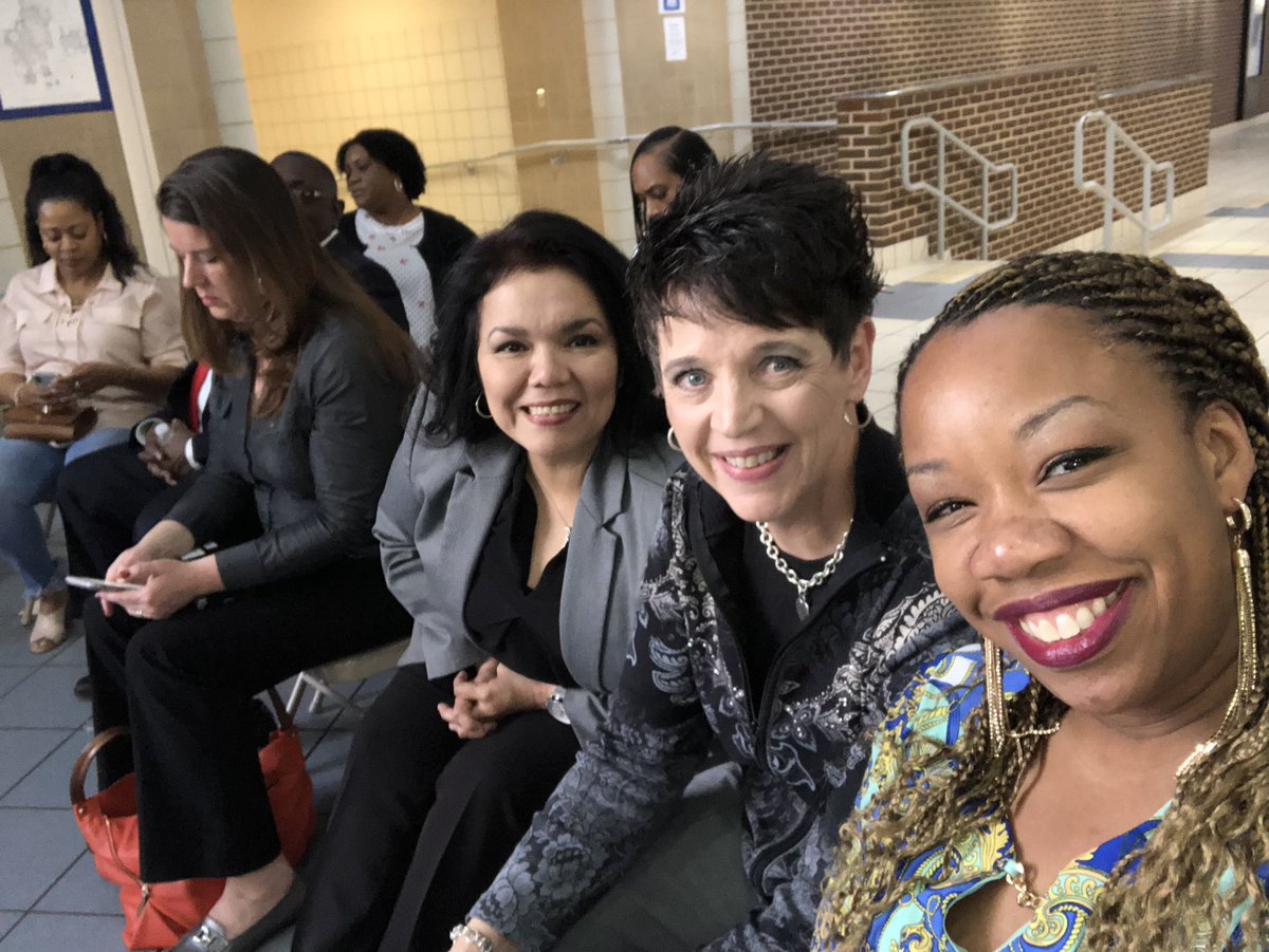 ErinDanielle20's tweet photo. @DuncanvilleISD 2018-2019 Teacher of the Year Photo shoot!!! My Aunt (Mrs. Castillo-Phillips) and Co-mom (My son’s former teacher, Dr. Baker) https://t.co/FRxCHAZQxk
