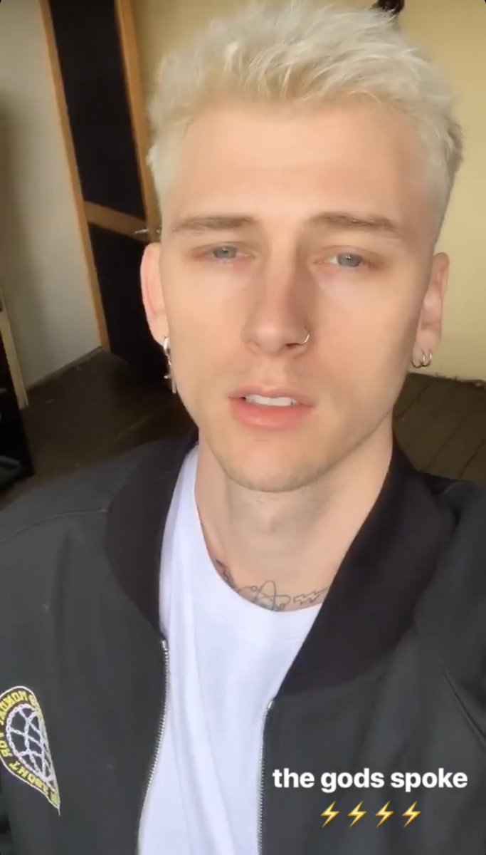 habitskells's tweet photo. he is the god https://t.co/CvBAWtXQJR