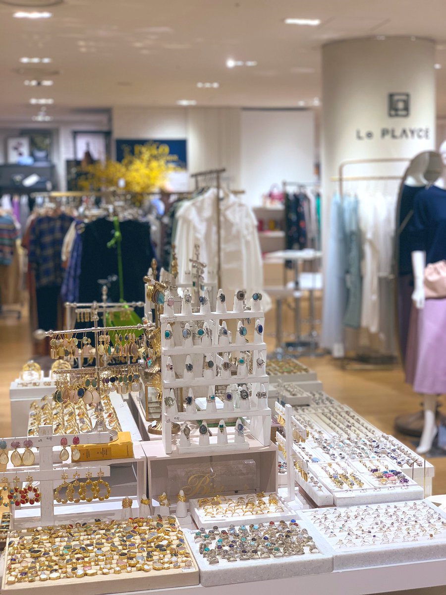 Biju Mam ビジュ マム على تويتر Biju Mam銀座三越 3f 本日も元気にopen致しました 現在 これからの季節にぴったりの華やかなピアスが揃っております ぜひお手にとってご覧くださいませ
