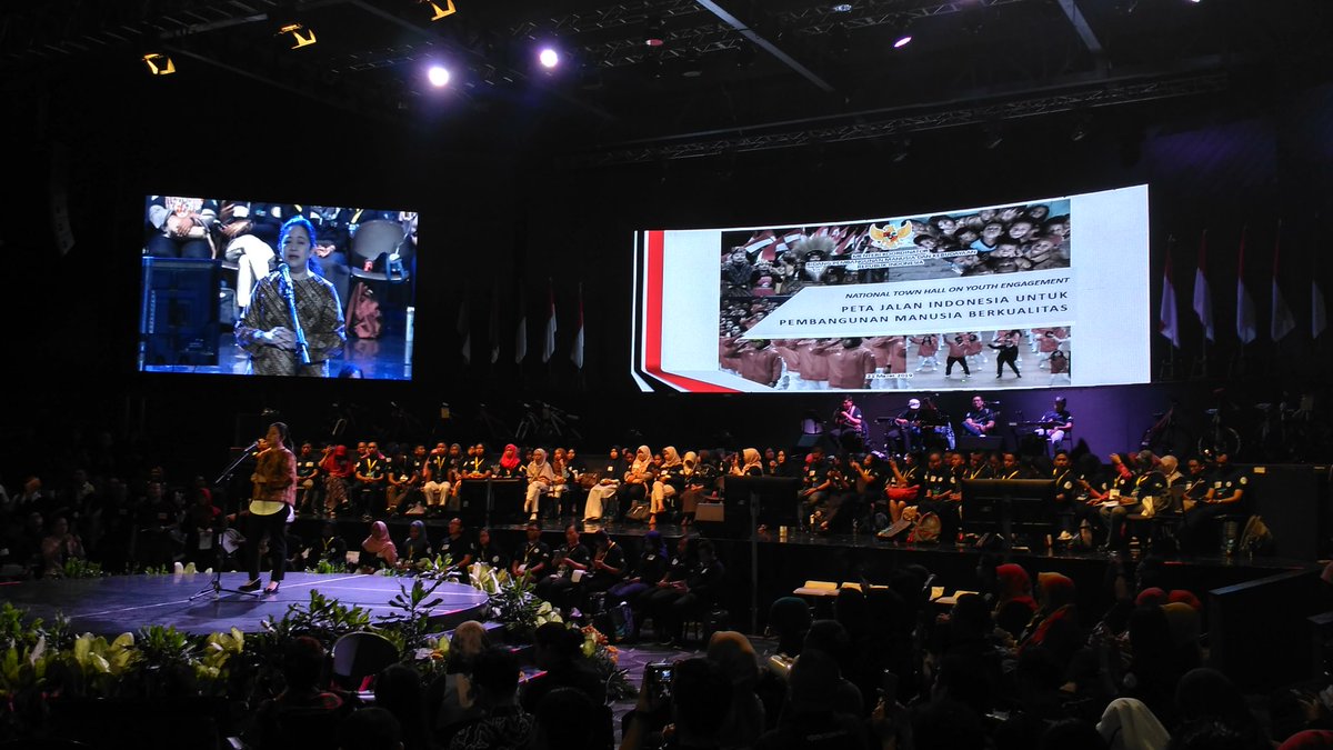 alumni_NS's tweet photo. Peta Jalan Indonesia untuk Pembangunan Manusia Berkualitas oleh Ibu Puan Maharani - Menko Pembangunan Manusia dan Kebudayaan
@KemenkesRI 
@WHOIndonesia 
@CISDI_ID 

#Youth4Health 
#YouthTownHallJKT https://t.co/pGqXPS8YBP