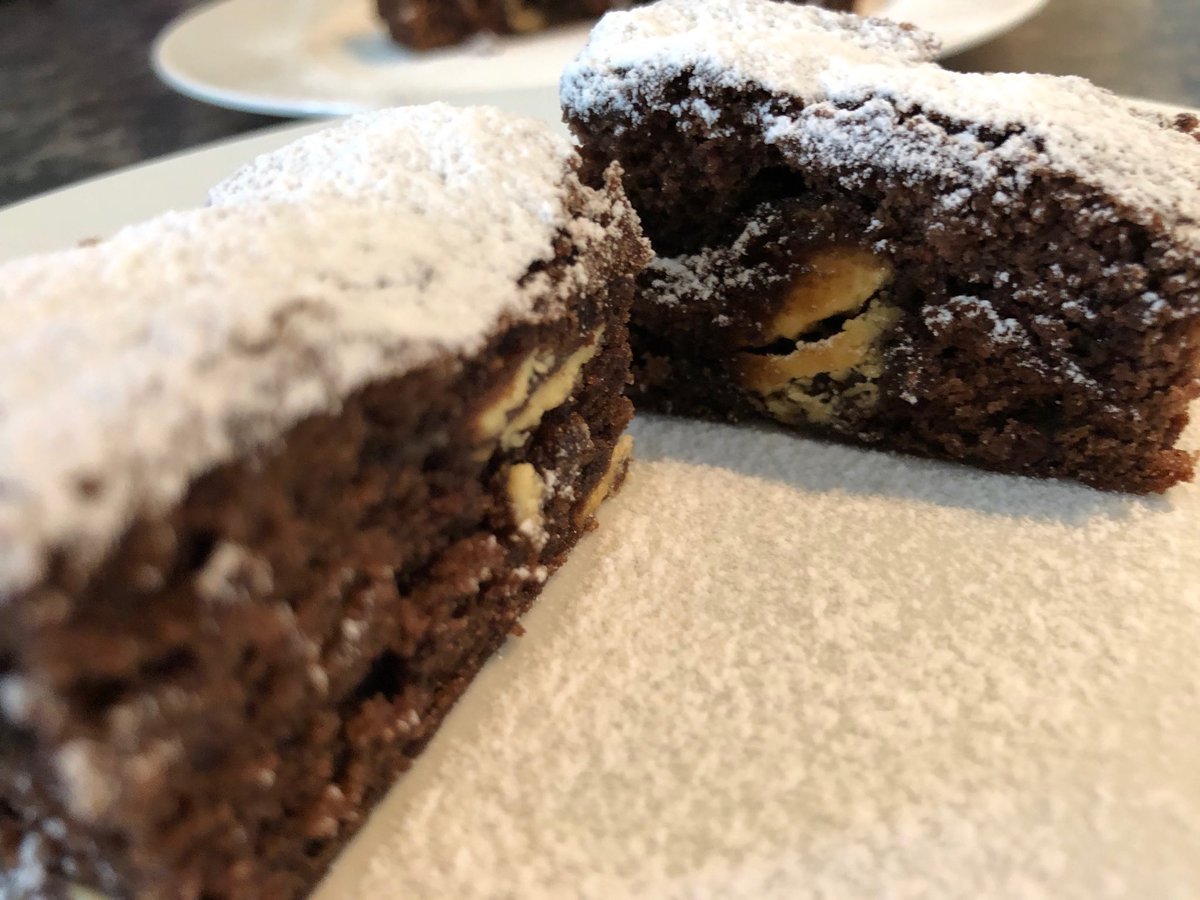 minxylu's tweet photo. Chocolate raspberry and white choc brownie #lightlydusted https://t.co/z7YuRQseHw