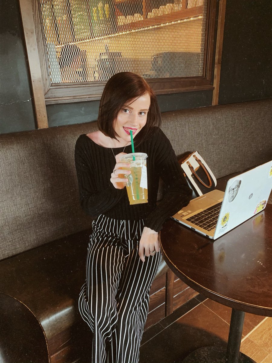 stephisablogger's tweet image. I’m seriously in love with paper bag pants and iced tea lemonade ❤️ #Starbucks #flowypants
