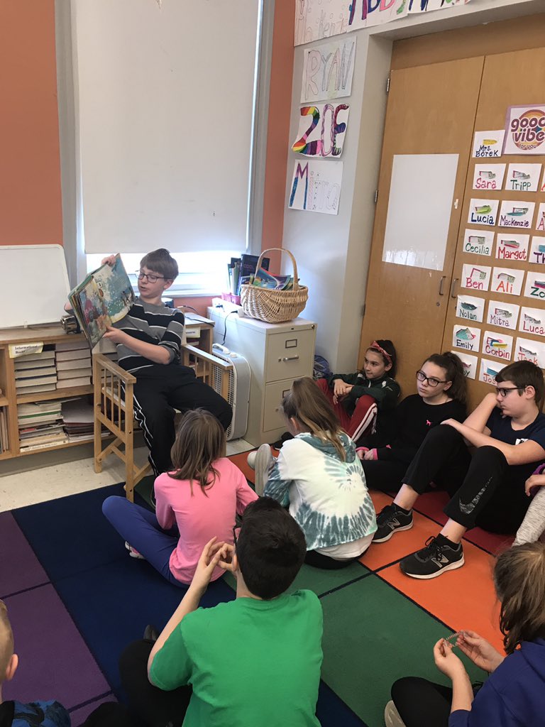 TinaBorek's tweet image. March Madness with books!  Students reading to their peers! 👍@TheBatchBulldog @BatchLibrary @BatchParent