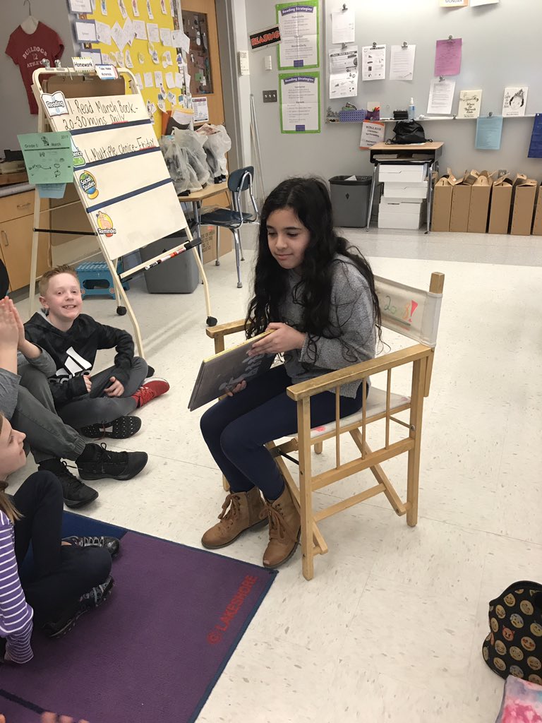 TinaBorek's tweet image. March Madness with books!  Students reading to their peers! 👍@TheBatchBulldog @BatchLibrary @BatchParent