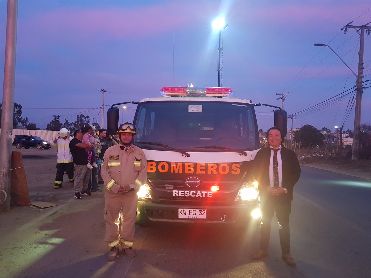 rgarcia_alcalde's tweet photo. Muy orgulloso de nuestros bomberos de #Cartagena que hoy reciben un nuevo carro de rescate a través de subvención municipal. Siempre tendrán nuestro apoyo por su admirable e incondicional entrega por la comunidad en todo tipo de emergencias. ¡Felicitaciones! https://t.co/xlJGW6R16Y