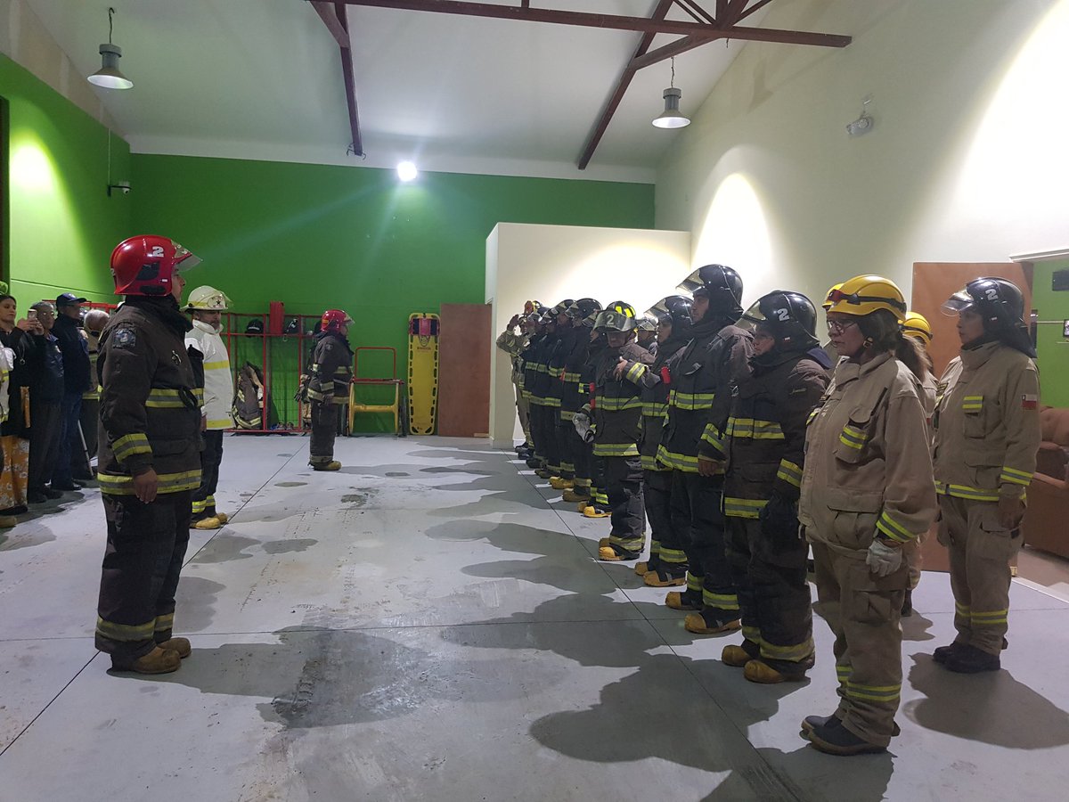 rgarcia_alcalde's tweet photo. Muy orgulloso de nuestros bomberos de #Cartagena que hoy reciben un nuevo carro de rescate a través de subvención municipal. Siempre tendrán nuestro apoyo por su admirable e incondicional entrega por la comunidad en todo tipo de emergencias. ¡Felicitaciones! https://t.co/xlJGW6R16Y