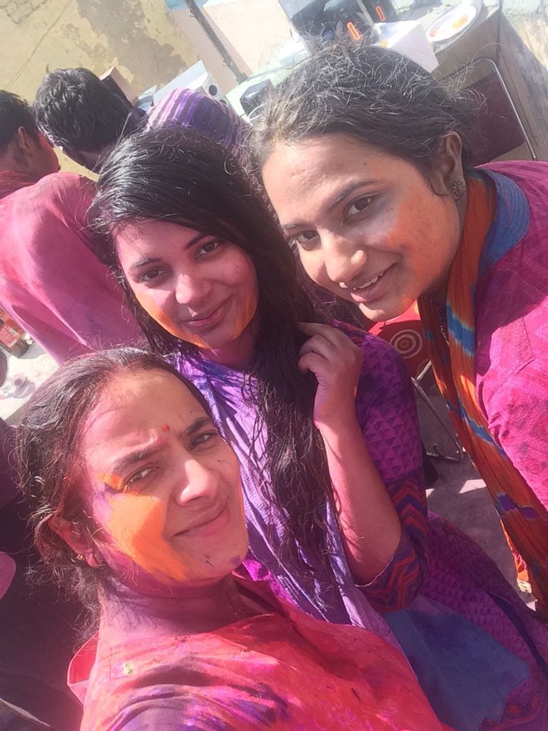 bp051t1ve_pr1ya's tweet photo. @manya_group #ClicknCaption #HoliSelfie #HoliwithManya #Contest
#Manya #ThePrincetonReview #GatewaytoGlobalCareers
The best colour is the whole world is the one that looks good on you!
Join
@CDhanawat @priyatani1989 @DhanawatNeera @Kirtijaiswal197 @_tanishivani @Vaibhav18164534 https://t.co/Xq1mXcQvVt