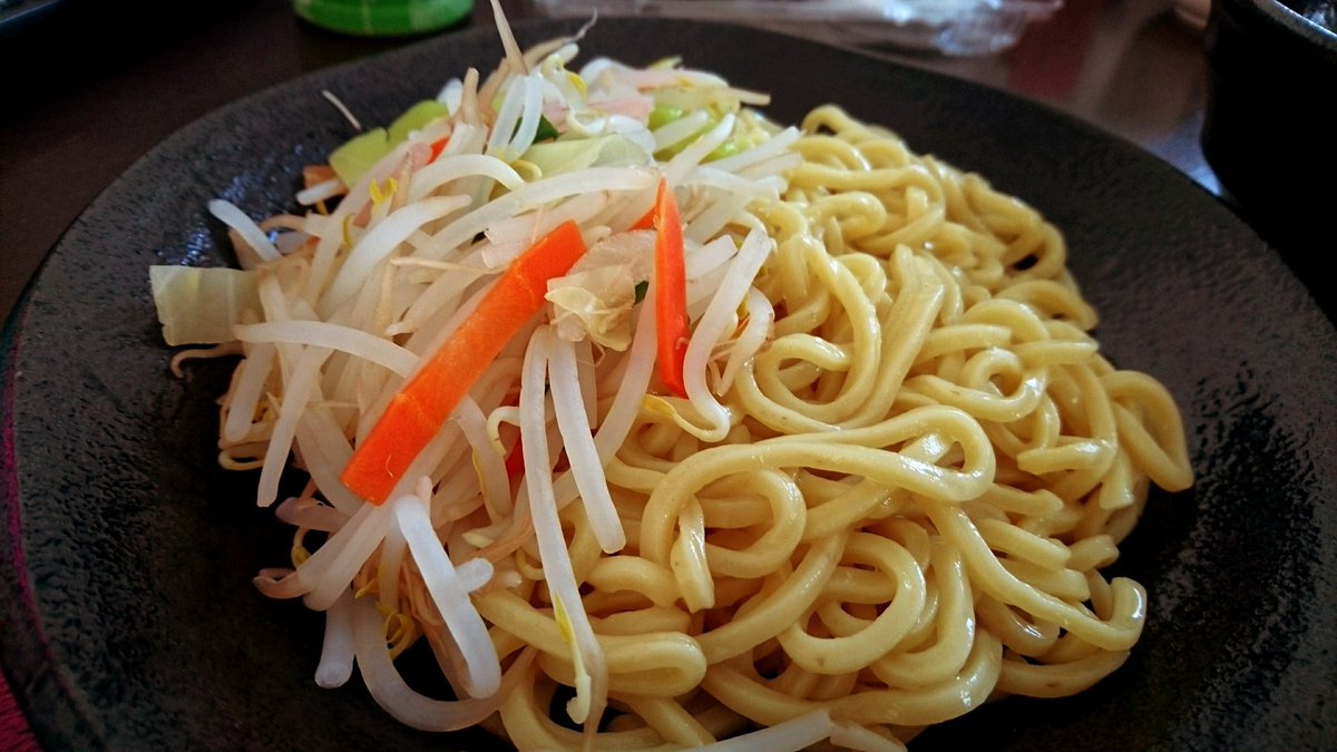 珈琲貴族 セブンイレブンの冷凍つけ麺 元々クオリティ高いのだけど 五目野菜炒めの具を茹で入れて野菜つけ麺にすると更にクオリティアップしてめっちゃ旨い