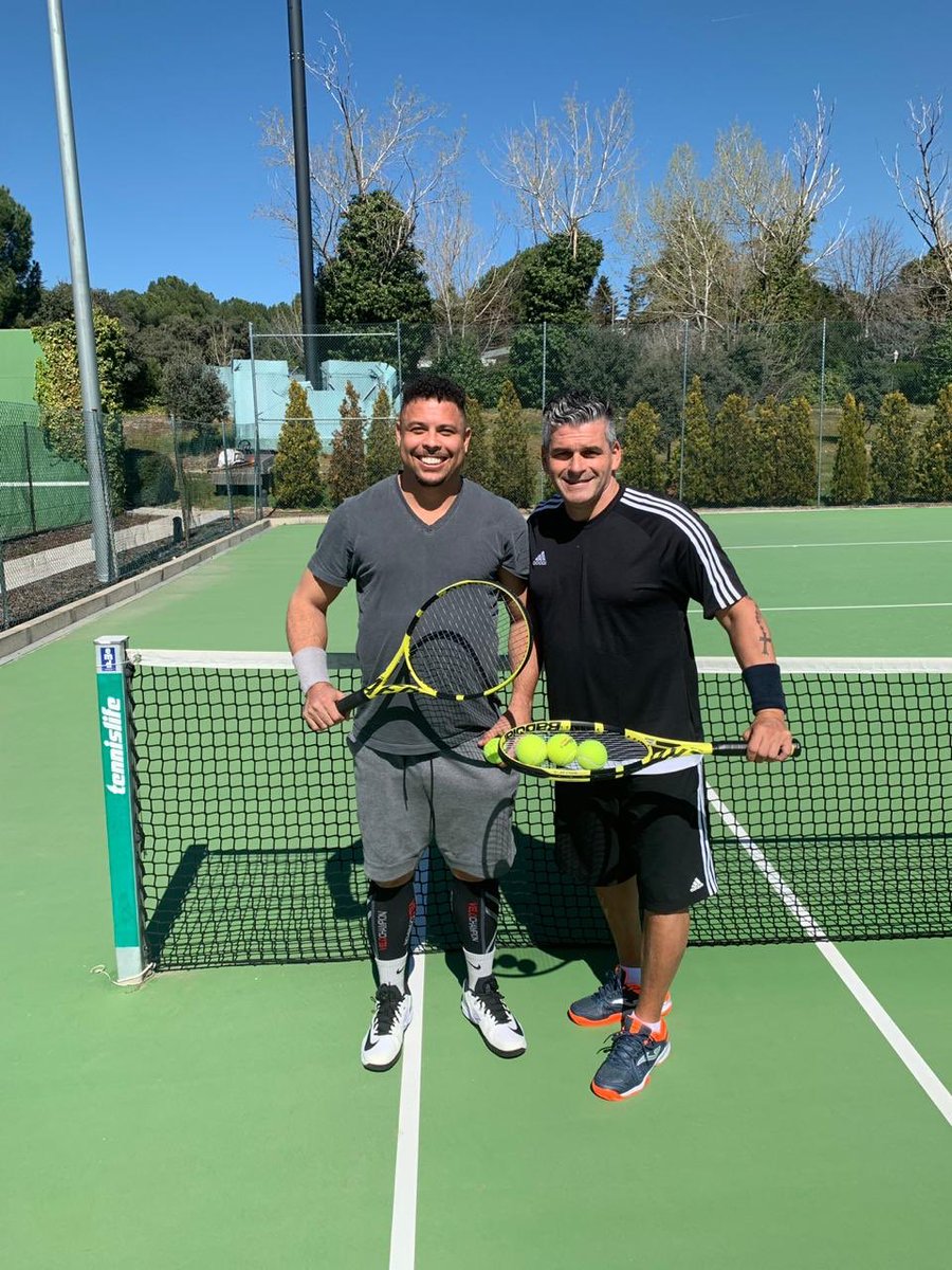 INDOORSHOW's tweet photo. Ya en Madrid, después de un gran viaje comercial a Malasia.
El futbol une, pero el tennis también Ronaldo( Brasil) vs Mancuso( Argentina),, Clásico histórico ⚽️🎾 https://t.co/If5PKl7QZ2