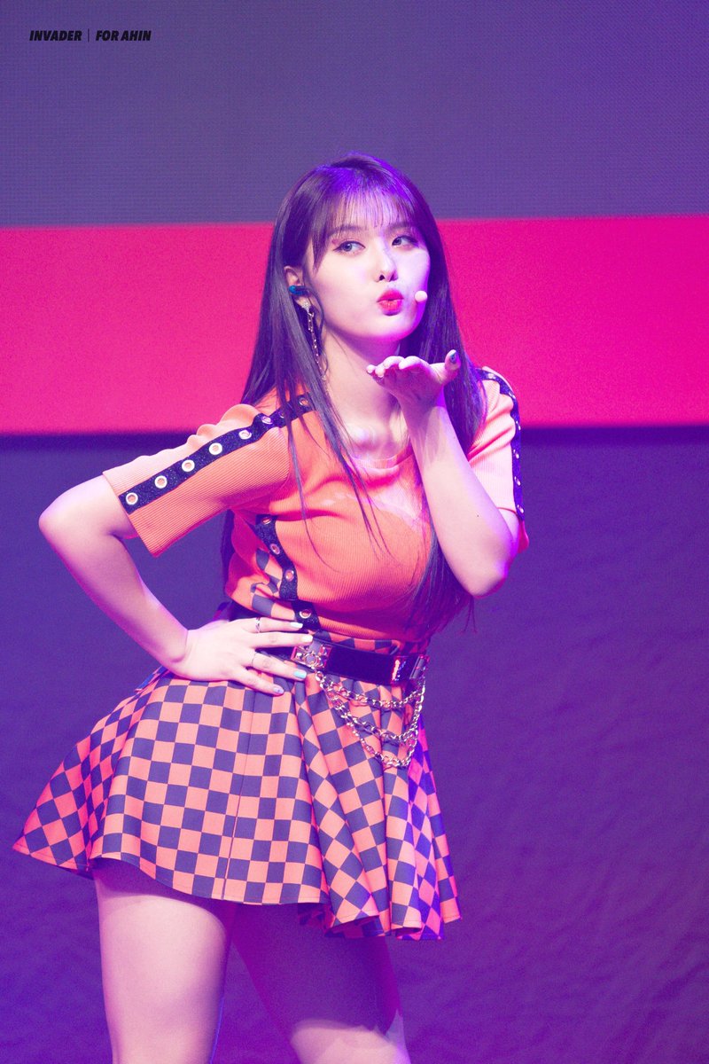 ah_invader's tweet photo. 190320 'Show Me' Come Back 쇼케이스 HQ

#모모랜드 #아인 #MOMOLAND #AHIN #モモランド #アイン @MMLD_Official

좋아🥺🥺🥺 https://t.co/Y12VpQ1fgR