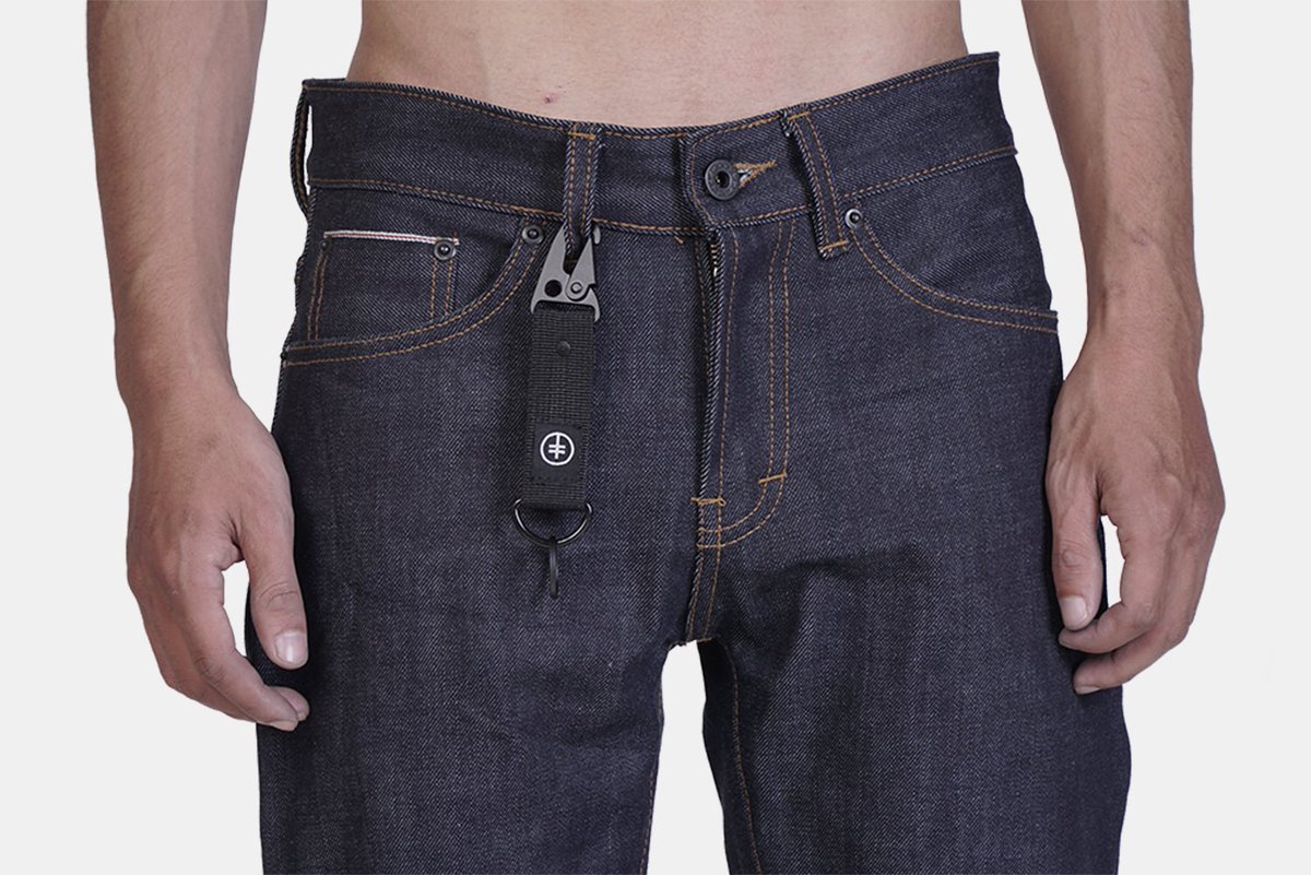 - FABLUE -

•15oz Deep Indigo Raw Selvedge Denim
•Red Line Selvedge
•Button By YKK
•Hidden Rivet In Back Pocket
•Buffalo leather patches,stamped.

*Free Keychain

Available
28, 30, 32, 34, 36
Price : Rp. 495.000
For info / order
Line : onwardskateco.
Sms/Wa : 081220068451