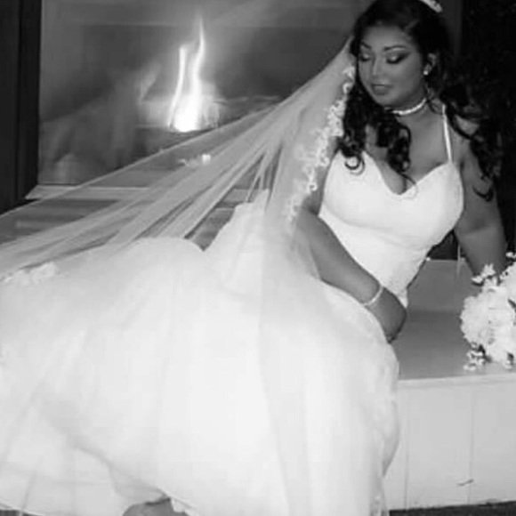fazeg305's tweet photo. So good I had to share! Check out all the items I'm loving on @Poshmarkapp #poshmark #fashion #style #shopmycloset #westernchief #nfl #davidsbridal: https://t.co/NvHnRLU1pF https://t.co/iEPpnfRVBb
